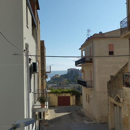 White Asses Rooms Castellammare del Golfo Esterno foto